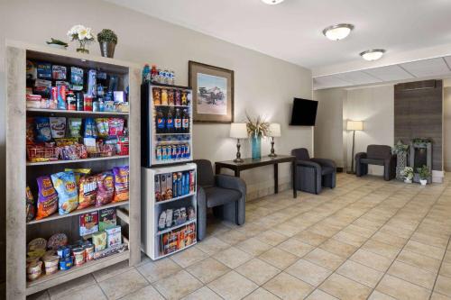 Fort McMurray Hotel | Travelodge by Wyndham Fort McMurray