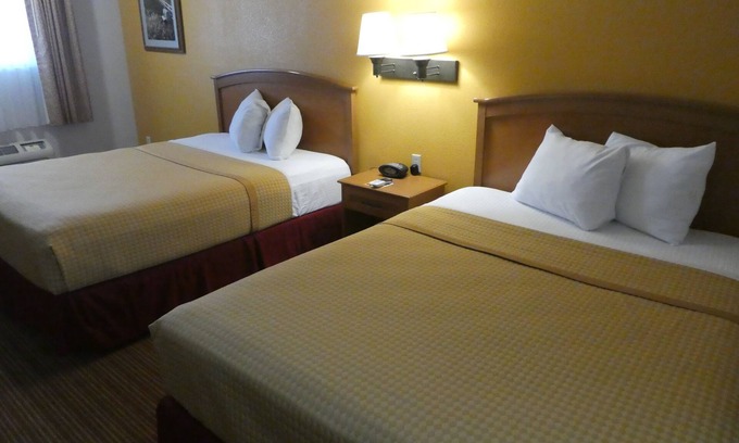 Lemoore Hotel | Travelodge by Wyndham Lemoore Near Naval Air Station