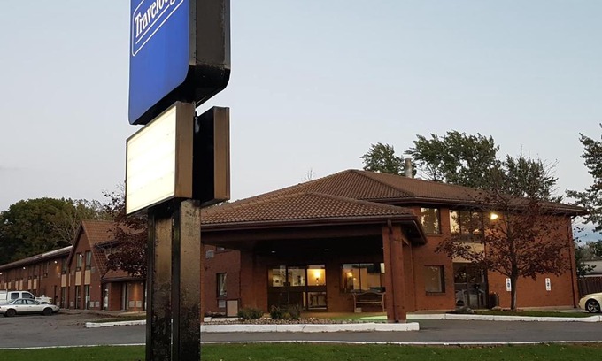 Welland Hotel | Travelodge by Wyndham Welland