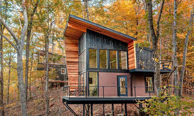 Beersheba Springs Cabin | Tree Loft 2 in the trees on a bluff in the Cumberland mountains