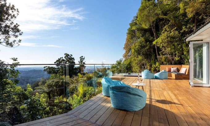Waiatarua Cottage | Tree-top luxury in the Waitakere Ranges