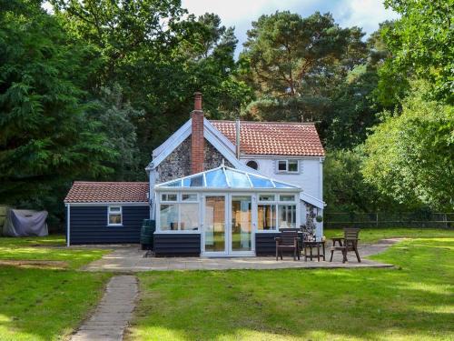 Mundford House | Tree Tops Cottage