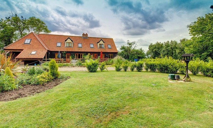 Bungay House | Tree Tops - One Bedroom House, Sleeps 2
