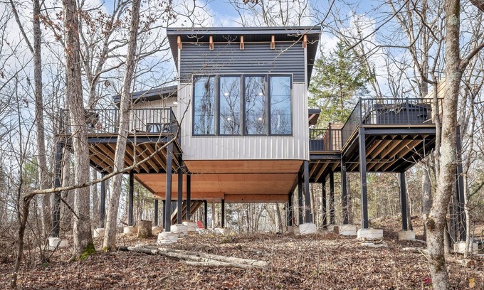 Treloar Cabin | Treehouse - Sunrise