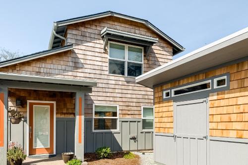 Rockaway Beach House | Trees to Sea House