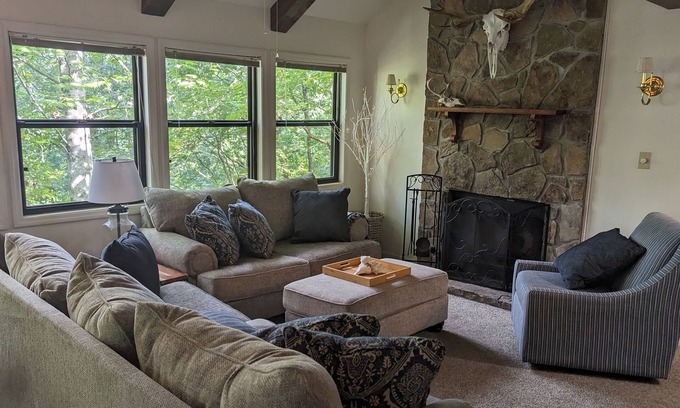 Helen Villa | Treetop Retreat