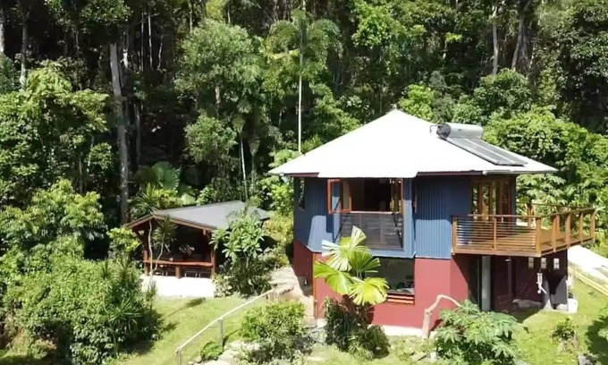 Cow Bay House | Treeverb Beach House : Hexagonal Beach house in the Daintree