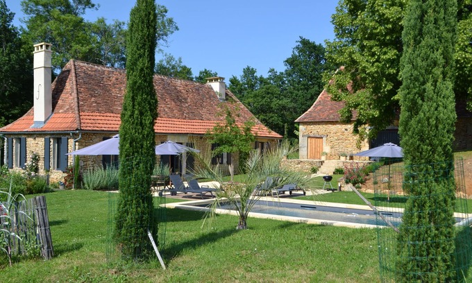 Tremolat House | TREMOLAT: Renovated Perigord farmhouse with heated pool and air conditioning.