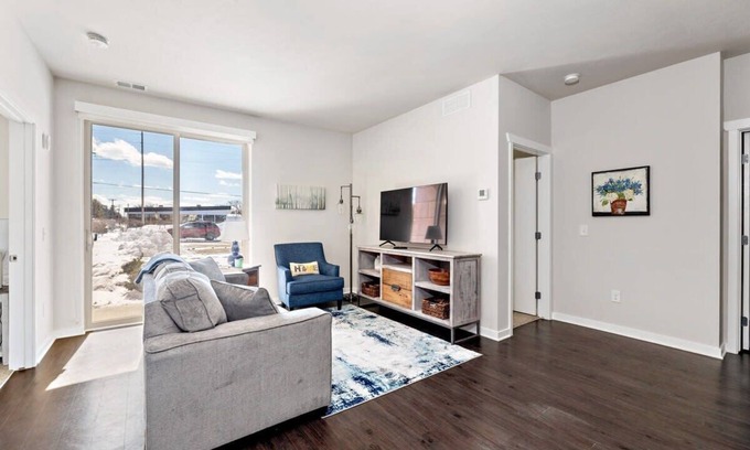Traverse City Condo | *Trendy 2 Bedroom Condo Near Downtown TC*