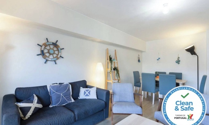 Leixões Apartment | Trendy Bright Flat w/Balcony | Jacuzzi