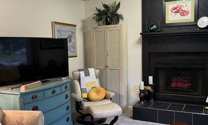 Airport Heights Community Council Condo | Trendy Updated Centrally located Condo