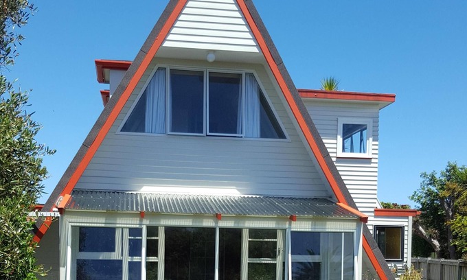 Paraparaumu Beach House | Triangle House at Paraparaumu Beach