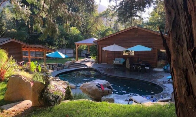 Salyer House | Trinity Valley Paradise, stunning swimming pool oasis, near Trinity River!