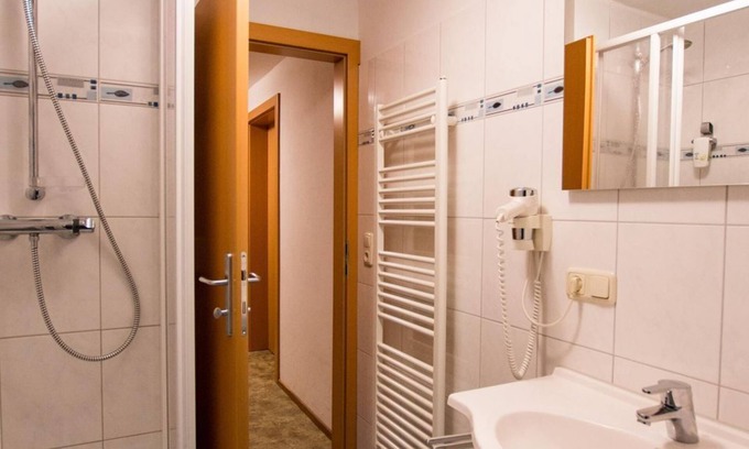 Murau Bed & Breakfast | Triple room no. 119, shower, toilet - Gästehaus Leypold