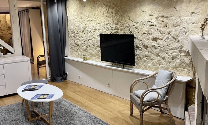 Vouvray Apartment | Troglodyte du Petit Coteau Dans le Centre de Vouvray