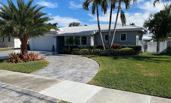 Garden Isles House | Tropical Escape Entire 3 bedroom House w/heated pool and hot tub