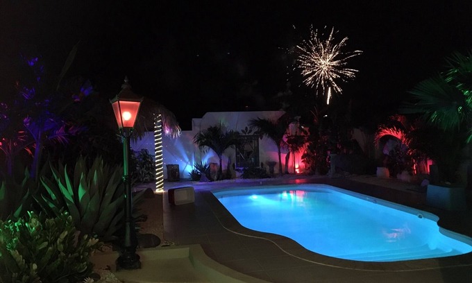 De Bruynewijk Villa | Tropical Fortuna Villa~RELAX WITH OWN PRIVATE POOL & BAR~privacy guaranteed!
