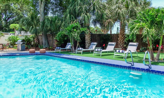Bay Crest Park House | Tropical Oasis - Heated Pool - Hot Tub - Downtown and Beaches