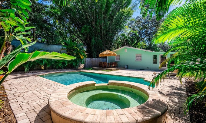 South Seminole Heights House | ☆Tropical Oasis☆ Luxury Pool & Ace Location