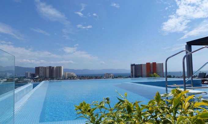 Diaz Ordaz Condo | ✔ Tropical Oasis ★ Penthouse Condo ★ Pool ★ Ocean View ★ 2 Bedroom