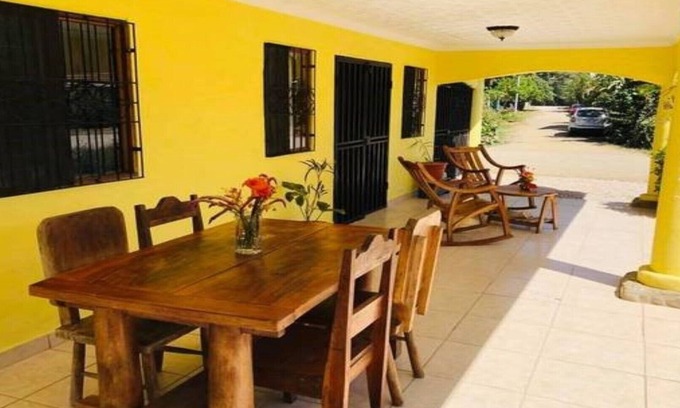 Samara House | Tropical Patio & Garden, Walk to Samara Beachn