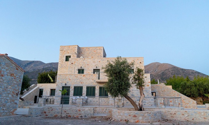 Omales Apartment | Tsopakas Avli Studio,Near tavern,Beach,Mani