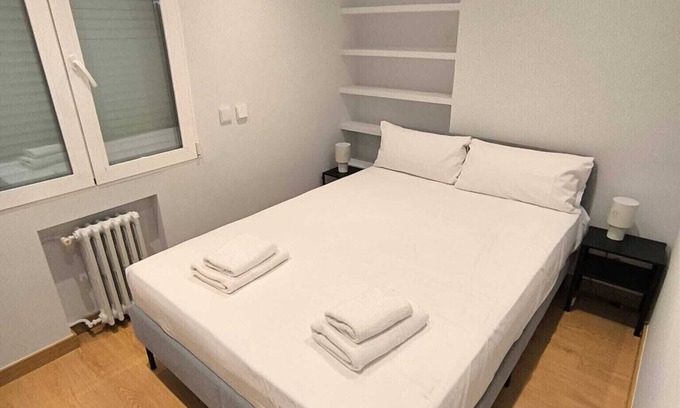 Almenara Bed & Breakfast | Tu Espacio Privado en Chamartín | Confort & Estilo