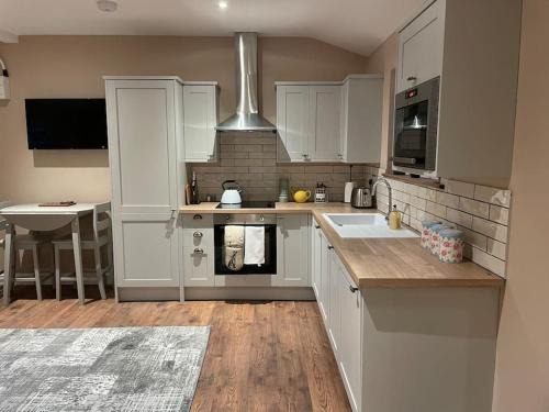 Billingshurst Apartment | Tulip Cottage