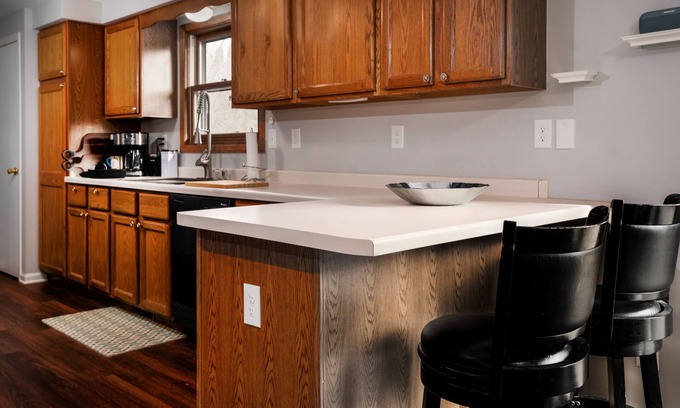 Como House | Tulip Hill – Peaceful 4 BDR 10 Min to Lake Geneva!
