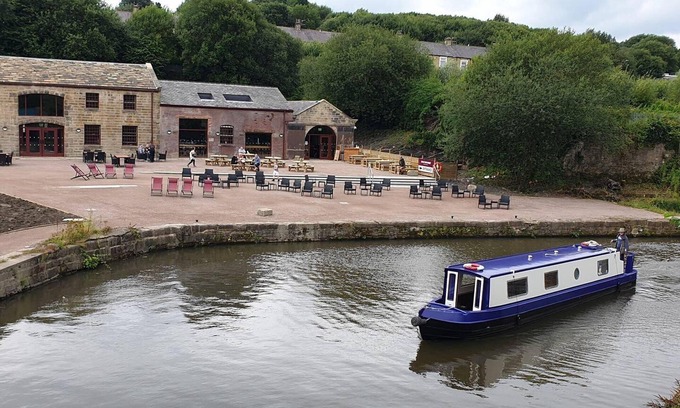 Burnley House | Turner - En-suite Room in Canalside Guesthouse