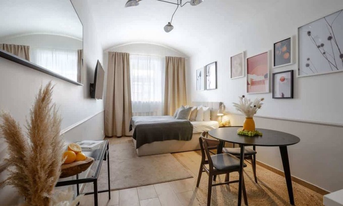 Prague 2 Apartment | TurnKey I Elegant Studio by National Museum