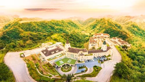 Tagaytay Hotel | Twin Lakes Hotel near Tagaytay