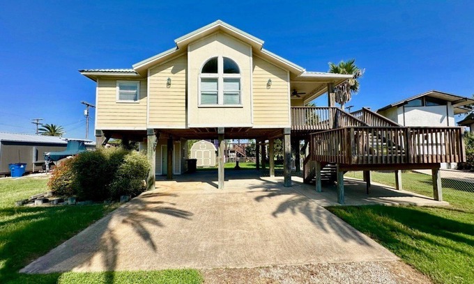 Port O Connor House | TWIN PALMS Close to Beach - Pets Add Fees