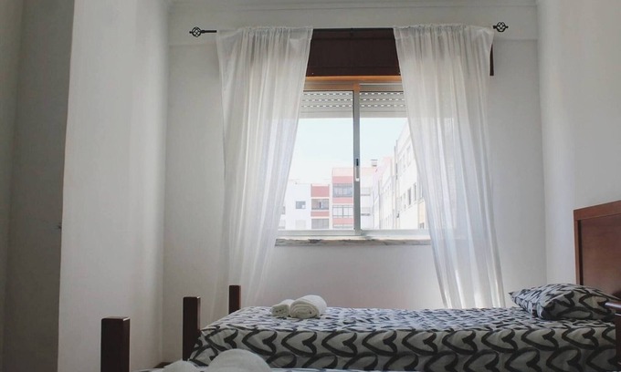Massama Apartment | Twin Room 2 In Sintra Massamá Next To Train Station