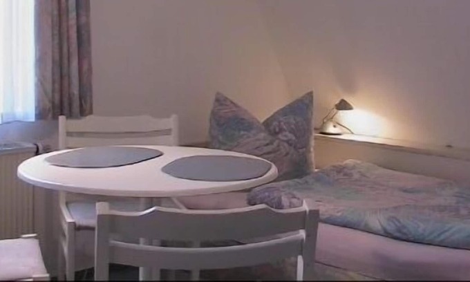 Radeberger Vorstadt Apartment | Twin room in a villa in Loschwitz