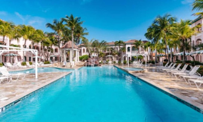 Palm Beach Resort | Two bedroom, 2 bath condo, AC, pool, hot tub, 1 mile to main strip/beach, Noord.