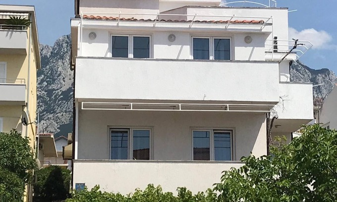 Baska Voda Apartment | Two bedroom apartment with balcony and sea view Baška Voda, Makarska (A-6612-b)