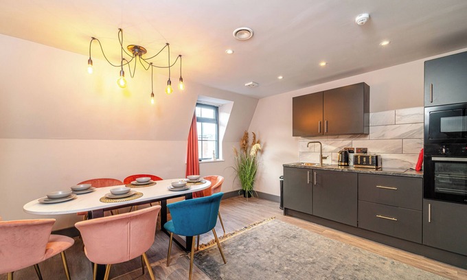 RopeWalks Apartment | Two Bedroom Apartment 305 (Sleeps 6)