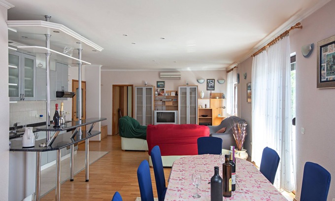 Smrdelje Apartment | Two bedroom apartment with terrace Smrdelje, Krka (A-23078-a)