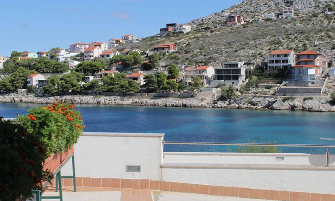 Primosten Burnji Apartment | Two bedroom apartment near beach Bilo, Primošten (A-8364-a)