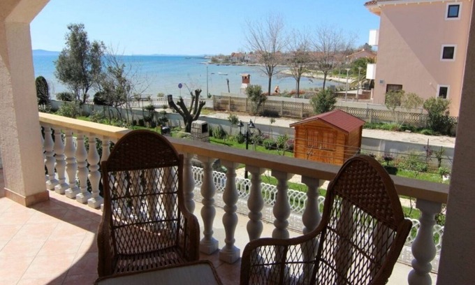 Privlaka Apartment | Two bedroom apartment near beach Privlaka, Zadar (A-22380-a)