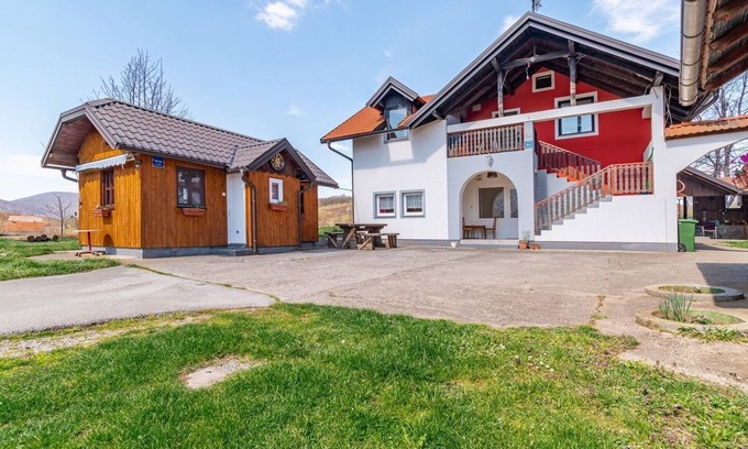 Seliste Dreznicko Apartment | Two bedroom apartment (pet friendly) Seliste Dreznicko, Plitvice (A-20907-c)