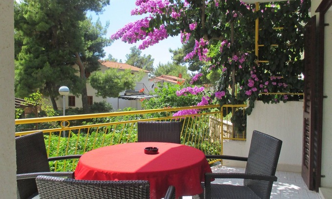 Ivan Dolac Apartment | Two bedroom apartment with terrace and sea view Ivan Dolac, Hvar (A-4584-a)