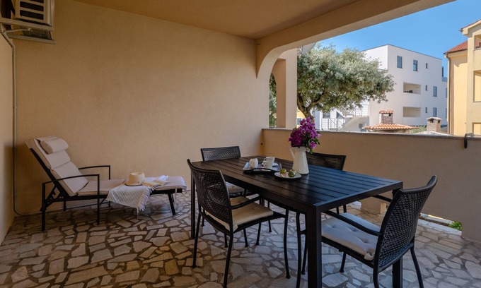 Mandre Apartment | Two bedroom apartment with terrace Mandre, Pag (A-6516-a)