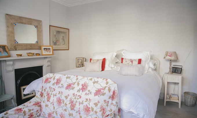Town Apartment | Two bedroom garden flat in Fulham close to transport and shops.