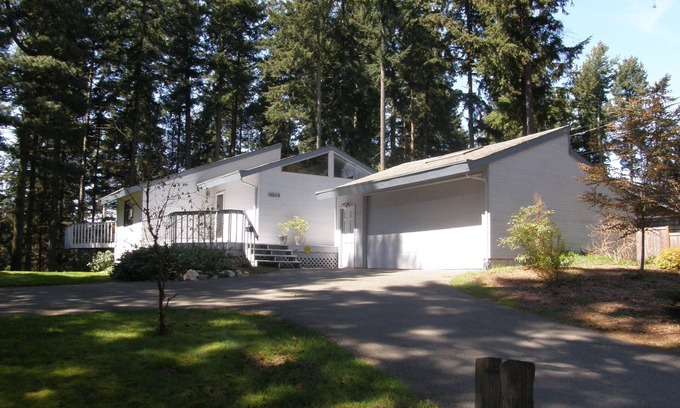 Richmond Highlands House | Two-bedroom, one bath comfortable home in Shoreline, WA