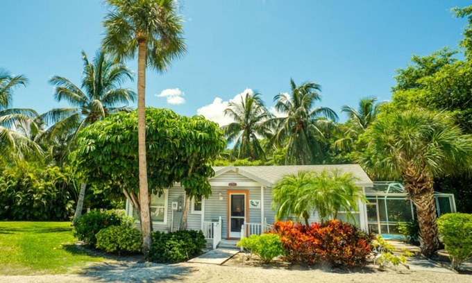 Captiva House | Two Bedroom Pool Home- Captiva Baywatch