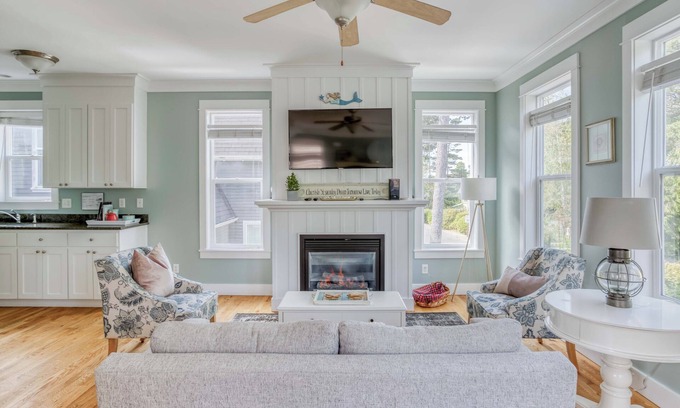 Lincoln Beach Condo | Two-Bedroom, Two Bath Condo Near French Café Has Sweet Décor and Amenities!