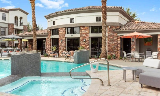 Glendale Sports and Entertainment District Apartment | TWO CozySuites Glendale by the stadium with pool! 4 & 18