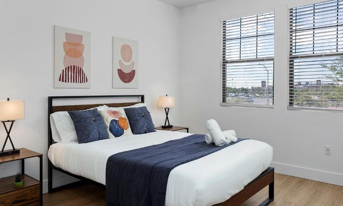 Glendale Sports and Entertainment District Apartment | TWO Cozysuites with Pool Jacuzzi in Glendale 10&03